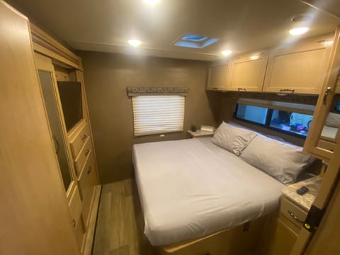 2019 Thor Motor Coach Four Winds 30D bunk house Drivable vehicle in Pomona