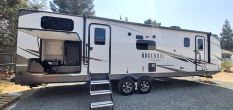 2021 Forest River RV Rockwood Ultra Lite 2911BS Towable trailer in Visalia