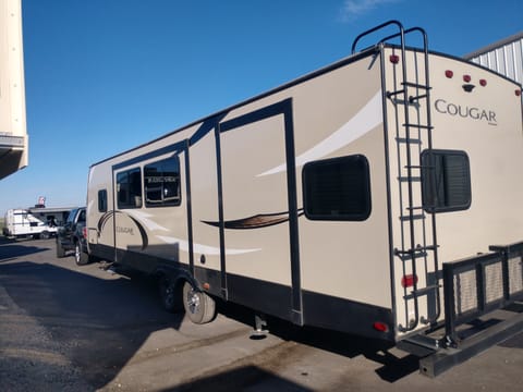 2018 Keystone Cougar 31 SQBWE Towable trailer in Kennewick