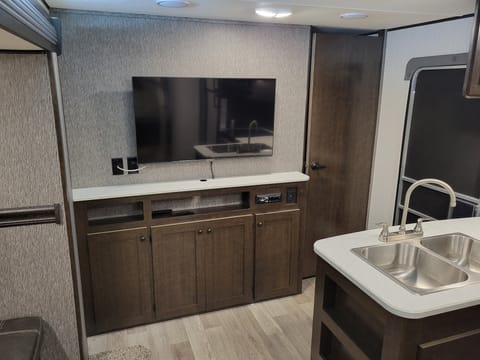 Two bedrooms, outdoor kitchen, and fully furnished Towable trailer in Dellona