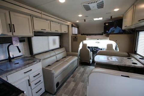 2022 Thor Motor Coach Chateau 30D-4042 Veicolo da guidare in Coloma