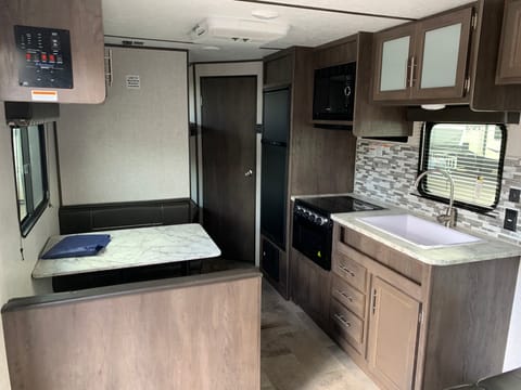 2020 Keystone RV Lantern LT 274BH Towable trailer in Beaverton