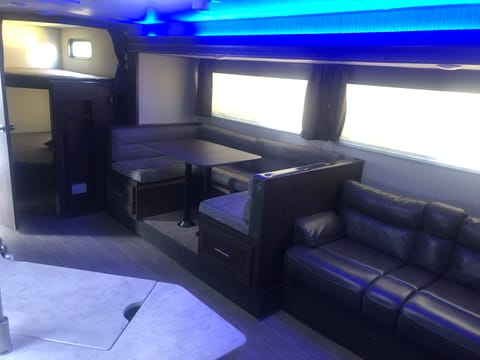 2020 Grey Wolf RV Bunkhouse Camper Rental Towable trailer in Milton