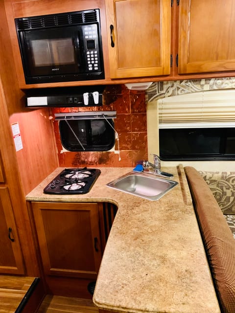 Kid Approved 2013 Coachmen RV Freelander Drivable vehicle in Lisle