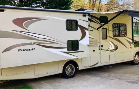2014 Coachmen RV Pursuit GREAT CONDITION, LARGE FLOOR PLAN, BEST IN CLASS FOR A LARGE FAMILY Vehículo funcional in Flamingo Lummus