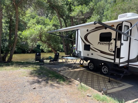 2014 Keystone RV Premier Ultra Lite 19FBPR Towable trailer in Gilroy