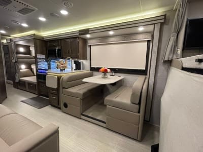 2021 Entegra Esteem 31F - A Luxury Family Coach Veicolo da guidare in Concord