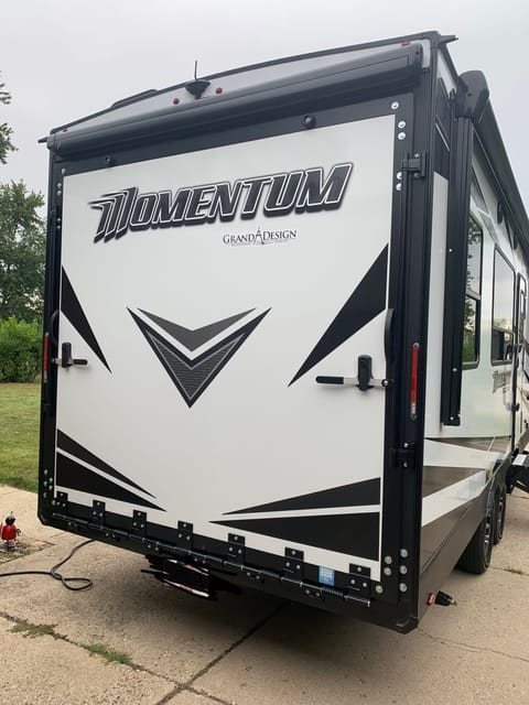 2022 Grand Design Momentum G-Class 21G Towable trailer in Shelby Township