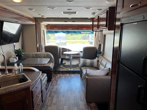 2018 Coachmen RV Pursuit Precision 27DS Drivable vehicle in Brandon