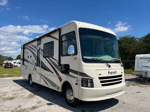 2018 Coachmen RV Pursuit Precision 27DS Drivable vehicle in Brandon