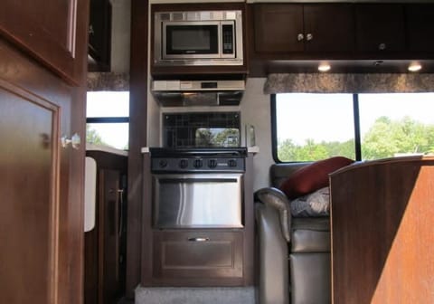 Yellowstone Luxury Smart Bunkbed Home 4 Big Family Drivable vehicle in West Yellowstone