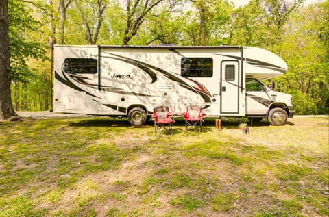 "Luxury Farmhouse" 2022 Jayco Redhawk 31F Drivable vehicle in Chantilly