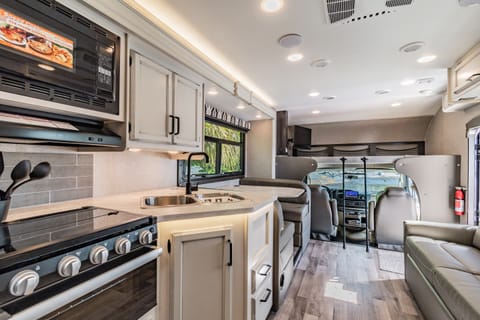 "Luxury Farmhouse" 2022 Jayco Redhawk 31F Drivable vehicle in Chantilly