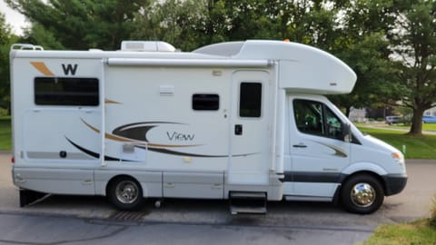 Live your RV dreams!  Glamping with this diesel! Drivable vehicle in Holyoke