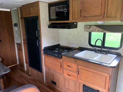 2015 Gulf Stream RV Ameri-Lite 248BH Ziehbarer Anhänger in Balsam Lake