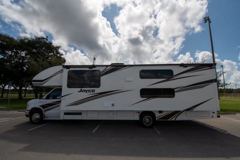 BEARY COZY - 2020 Jayco Redhawk 31F Drivable vehicle in Wellington