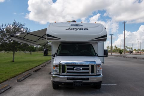 BEARY COZY - 2020 Jayco Redhawk 31F Drivable vehicle in Wellington