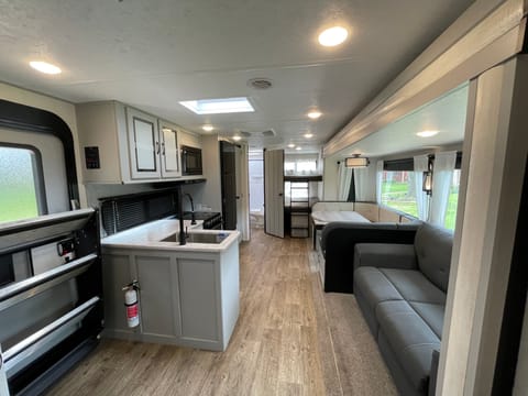 VIBE 26BH *DESTINATION DELIVERY ONLY* Towable trailer in Frisco