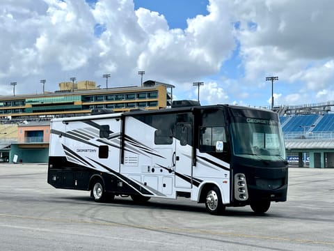 2022 Forest River RV Georgetown 5 Series 36B5 Drivable vehicle in Doral