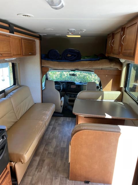 2017 Winnebago Minnie Winnie 31H Drivable vehicle in Ridgecrest