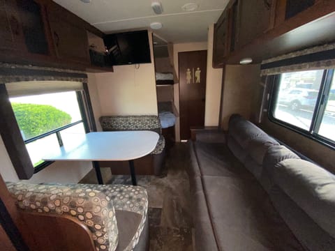 2015 Jayco Jay Flight 28BHS Towable trailer in Midway City