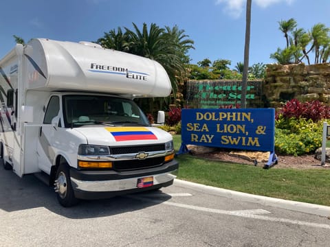 2021  Colombian Queen Drivable vehicle in East Naples