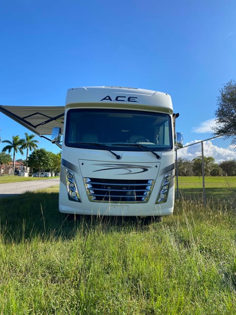 2020 Thor Motor Coach ACE 32.3 Drivable vehicle in Kendale Lakes
