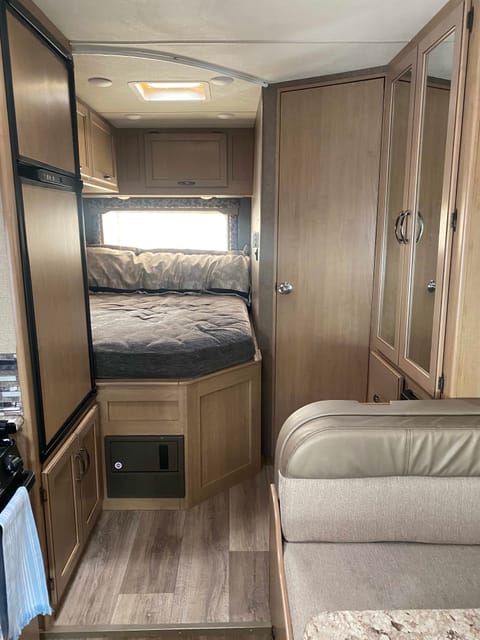 "Furnished" 2019 Thor Four Winds 22E Motor Coach Drivable vehicle in Camarillo