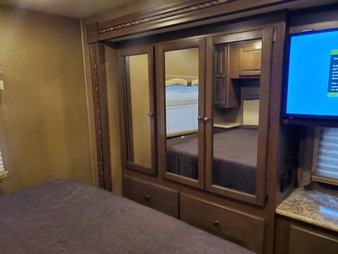 Bunk beds, and 5 Tvs!!! Drivable vehicle in Downers Grove
