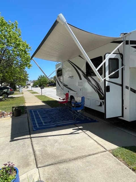 Snoopy  .. 31ft Bunkhouse  RV Ready when you’re Drivable vehicle in Fuquay-Varina