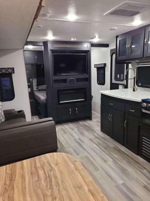 2022 Coachmen RV Freedom Express Liberty Edition 279RLDSLE Towable trailer in Palm Bay