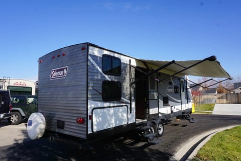 2017 Coleman Lantern 28' Offers Guaranteed Rentals Towable trailer in Nampa