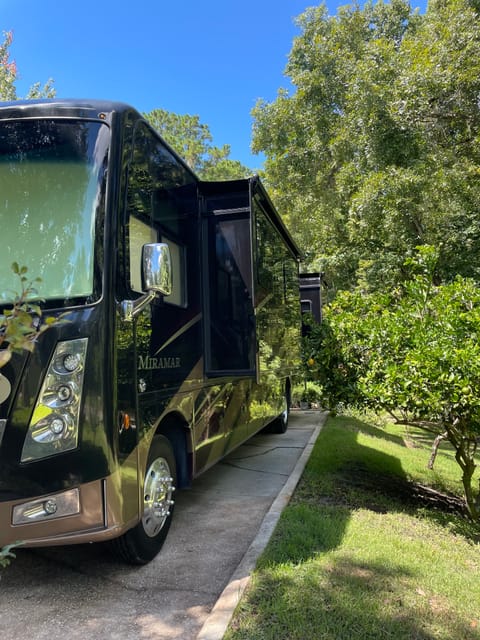 2019 Thor Motor Coach Miramar 37.1 Drivable vehicle in Gainesville