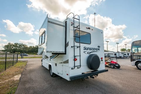 2018 Forester Class C RV “Lola” Véhicule routier in Greater Carrollwood