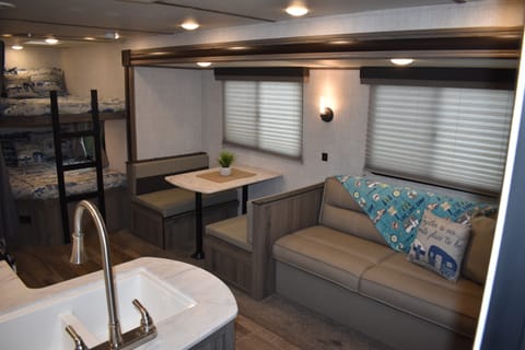 2021 Gulf Stream Kingsport 268 BH Towable trailer in Tyler