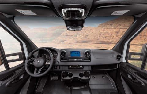 2020 Mercedes Winnebago - Great for 4 people Fahrzeug in Chatsworth