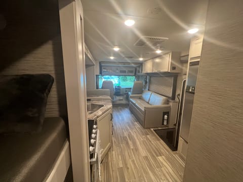 2022 Thor Motor Coach ACE 32.3 Veículo dirigível in Greater Carrollwood