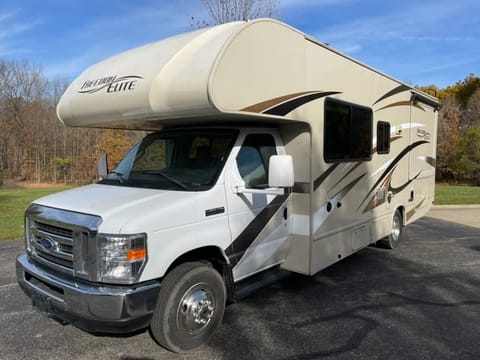 2017 Thor Motor Coach Freedom Elite 26HE Drivable vehicle in Wyoming