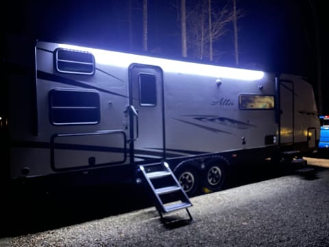 Immaculate RV Rentals Tráiler remolcable in Griffin