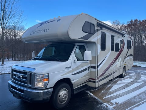 2015 Thor Motor Coach Chateau 28Z Drivable vehicle in Wyoming