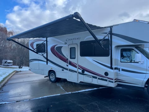 2015 Thor Motor Coach Chateau 28Z Drivable vehicle in Wyoming