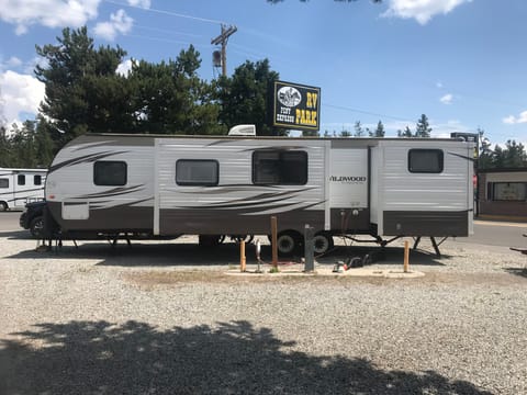 2017 Forest River RV Wildwood 32BHDS Remorque tractable in Murrieta