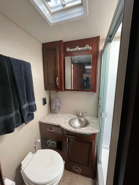 2018 Fleetwood RV Flair LXE 30U Drivable vehicle in New River