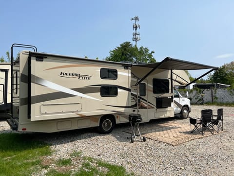 2017 Thor Motor Coach Freedom Elite 30FE Drivable vehicle in Manchester