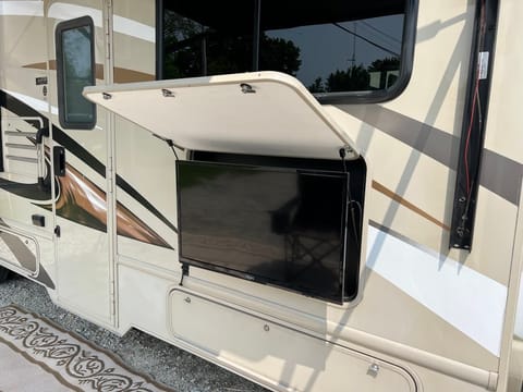 2017 Thor Motor Coach Freedom Elite 30FE Drivable vehicle in Manchester