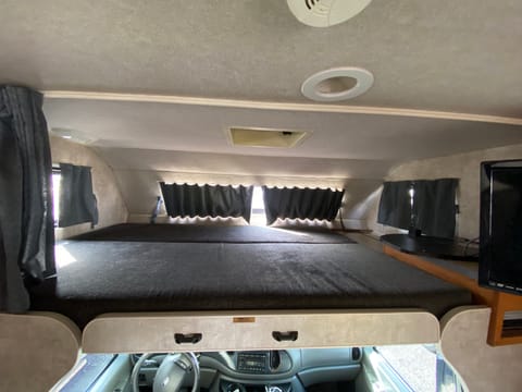 The Cozy Camper - Family Style RV Fahrzeug in Cerritos