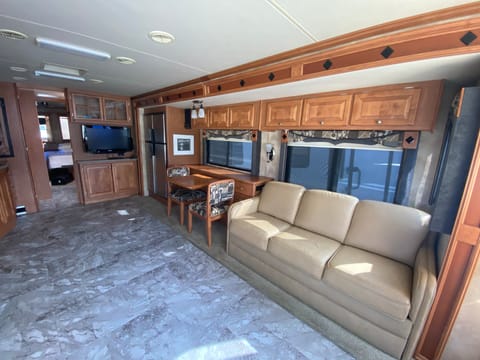 "Your home on wheels" 2009 Tiffin Allegro Bay Drivable vehicle in Playa Vista