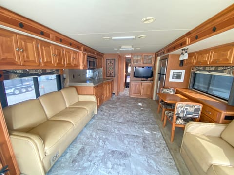 "Your home on wheels" 2009 Tiffin Allegro Bay Drivable vehicle in Playa Vista