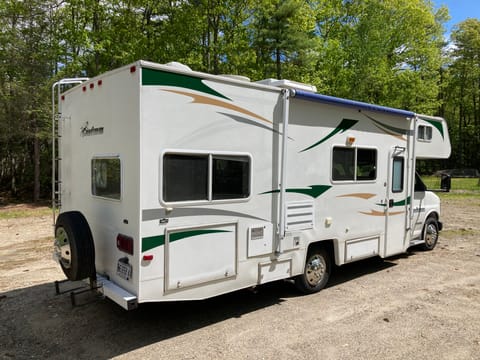2002 Coachmen “The Freedom Coach” Drivable vehicle in Georgetown