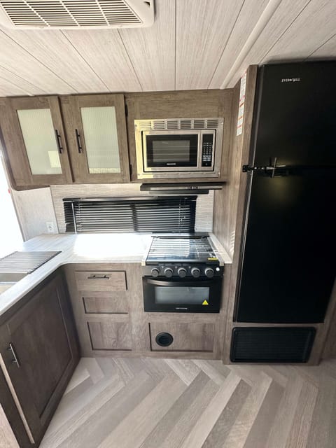 2022 Forest River RV Wildwood X-Lite 263BHXL Towable trailer in Citrus Park